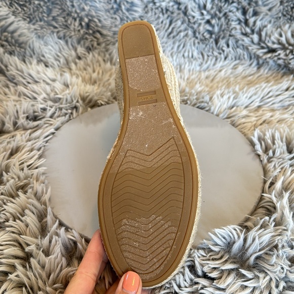 Toms ankle strap wedge sandals. NWT . 8.5 - Picture 5 of 7